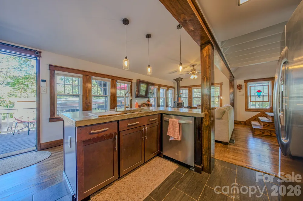 597 Tomahawk Avenue Black Mountain, NC 28711