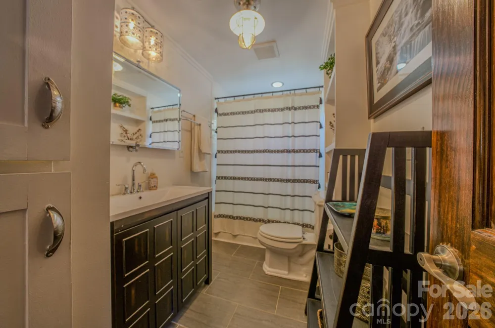 597 Tomahawk Avenue Black Mountain, NC 28711