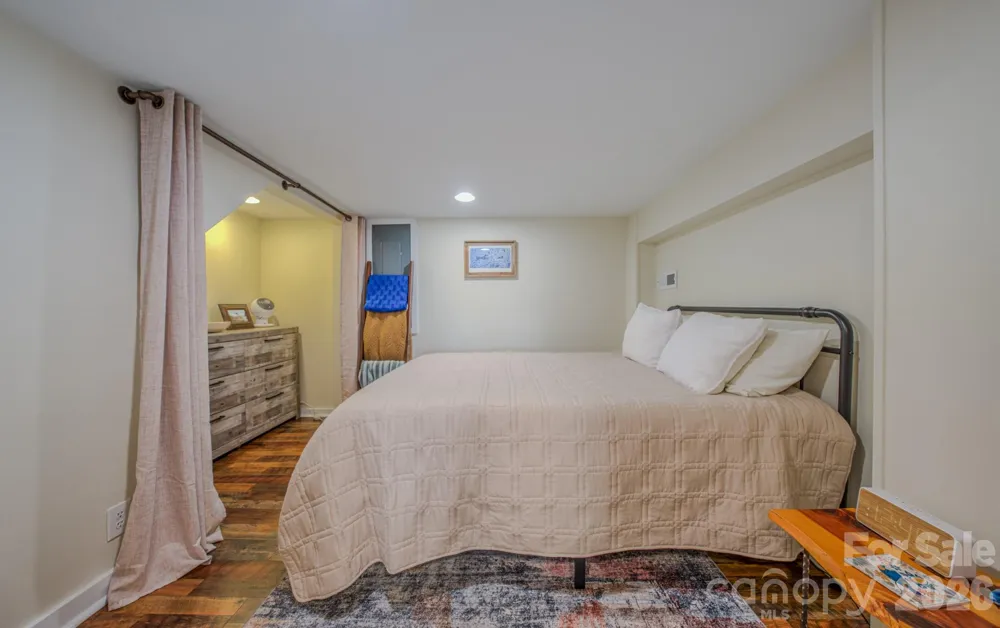 597 Tomahawk Avenue Black Mountain, NC 28711