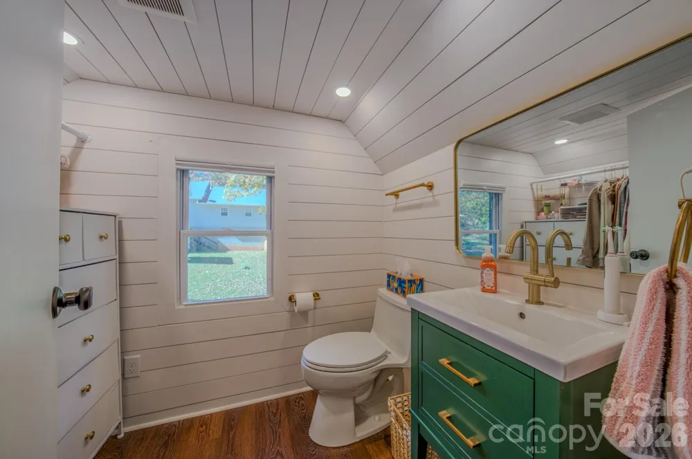 597 Tomahawk Avenue Black Mountain, NC 28711