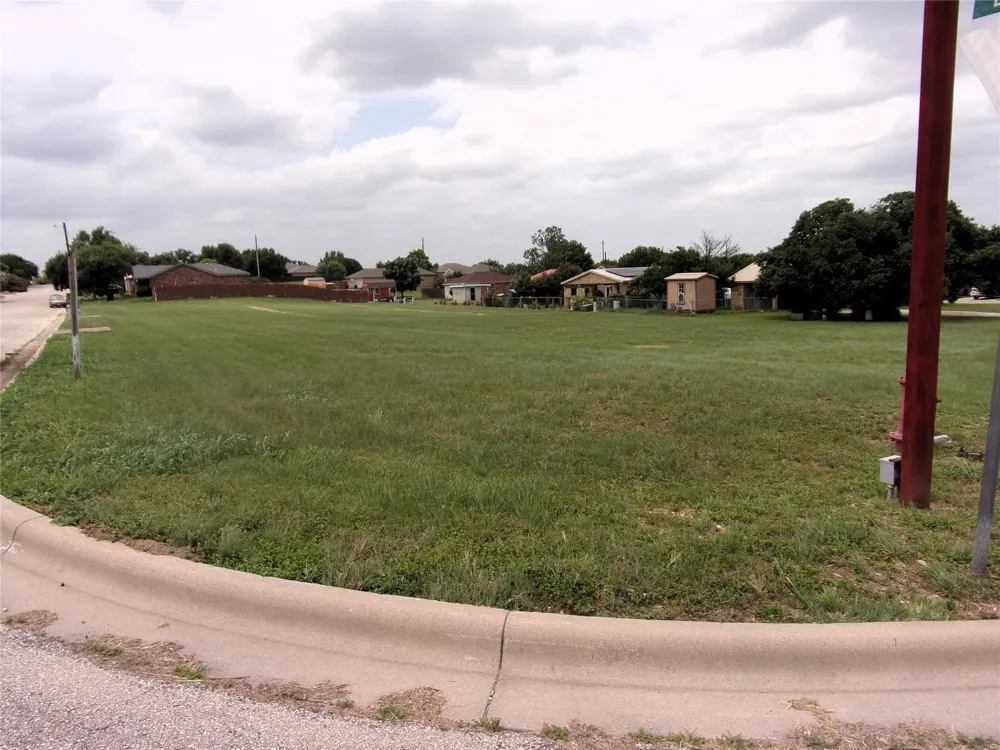 1902 W Brown Street San Saba, TX 76877