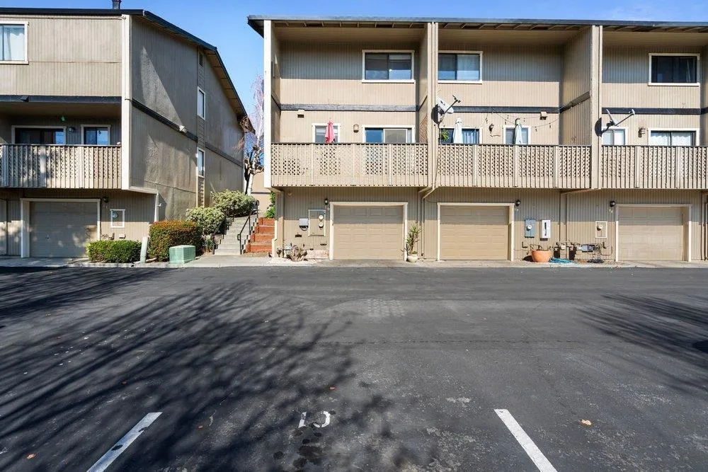 801 Nash Road #B10 Hollister, CA 95023