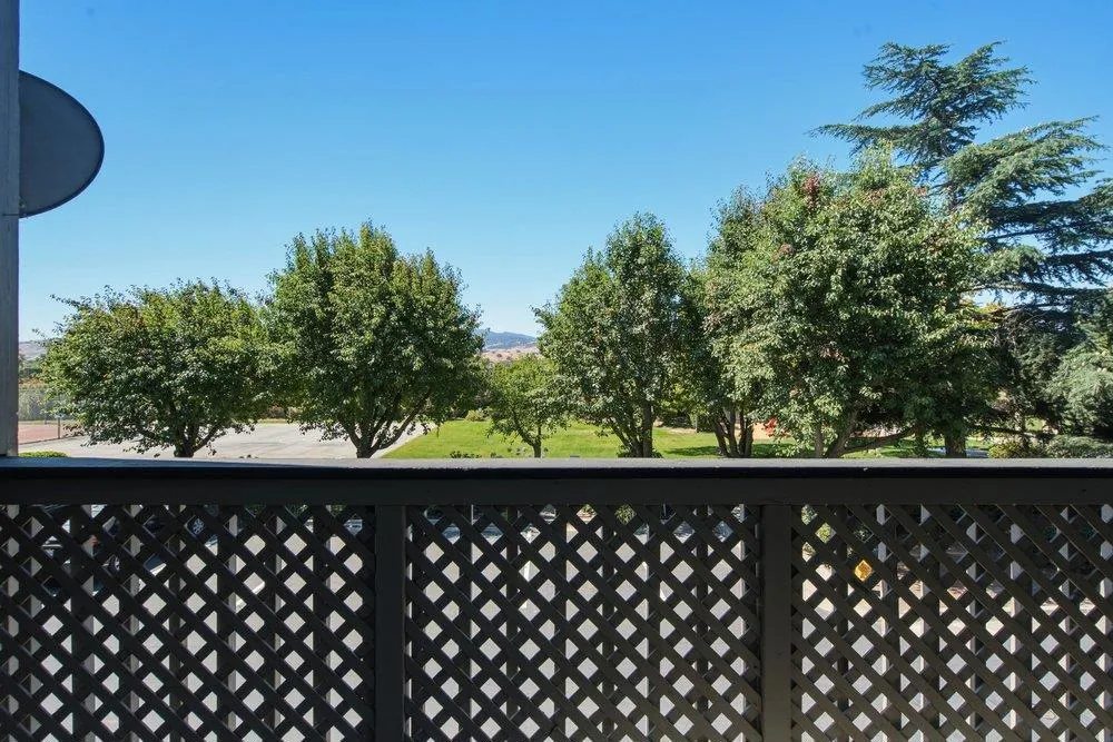 801 Nash Road #B10 Hollister, CA 95023