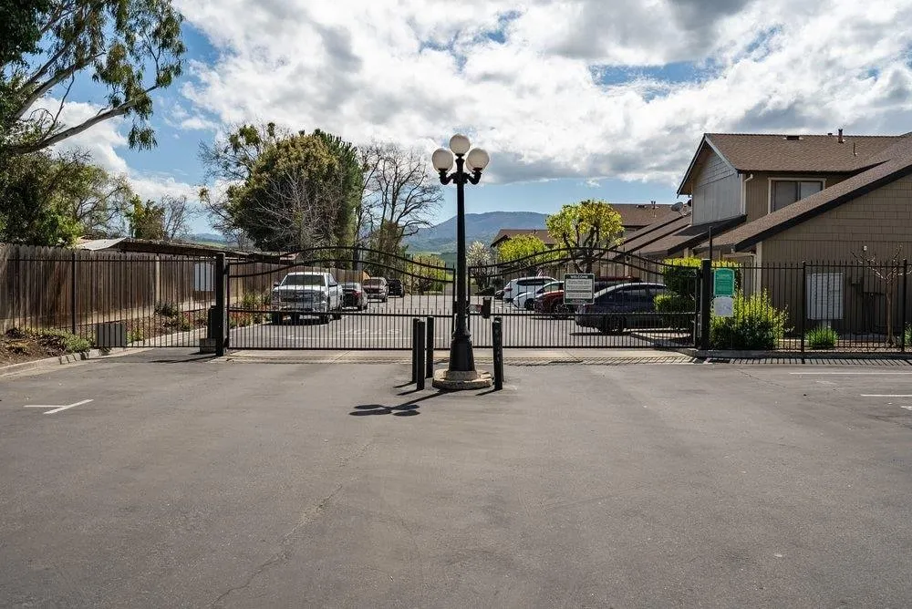 801 Nash Road #B10 Hollister, CA 95023