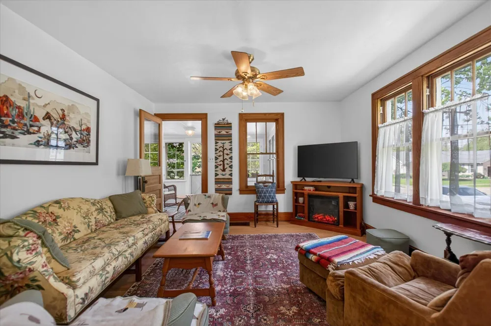 1007 W Detroit Street New Buffalo, MI 49117