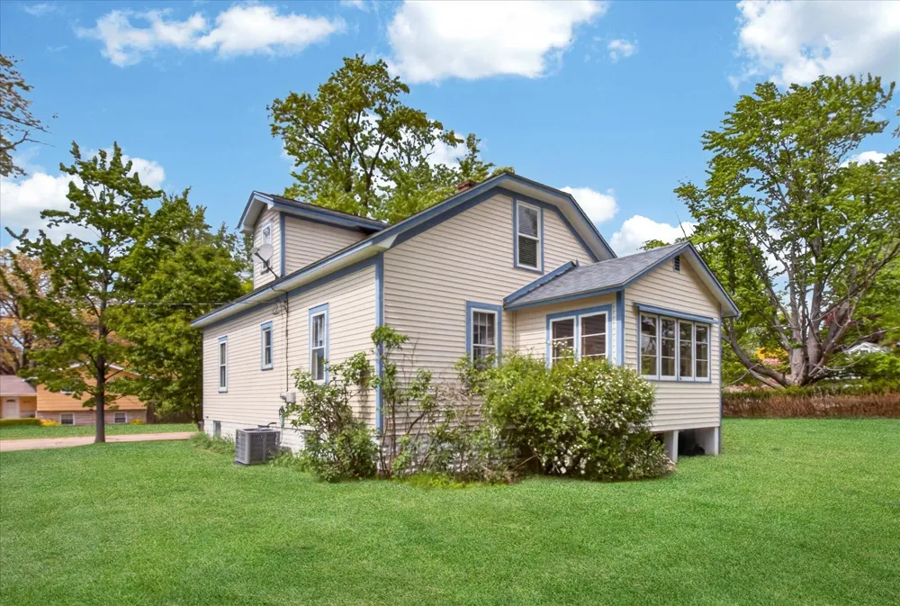 1007 W Detroit Street New Buffalo, MI 49117