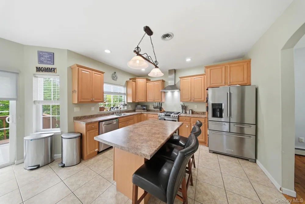 16 Plymouth Lane Rock Hill, NY 12775