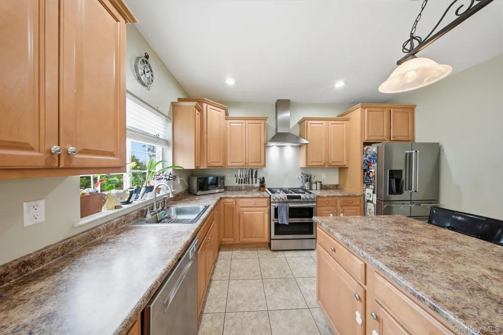 16 Plymouth Lane Rock Hill, NY 12775