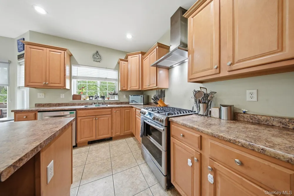 16 Plymouth Lane Rock Hill, NY 12775