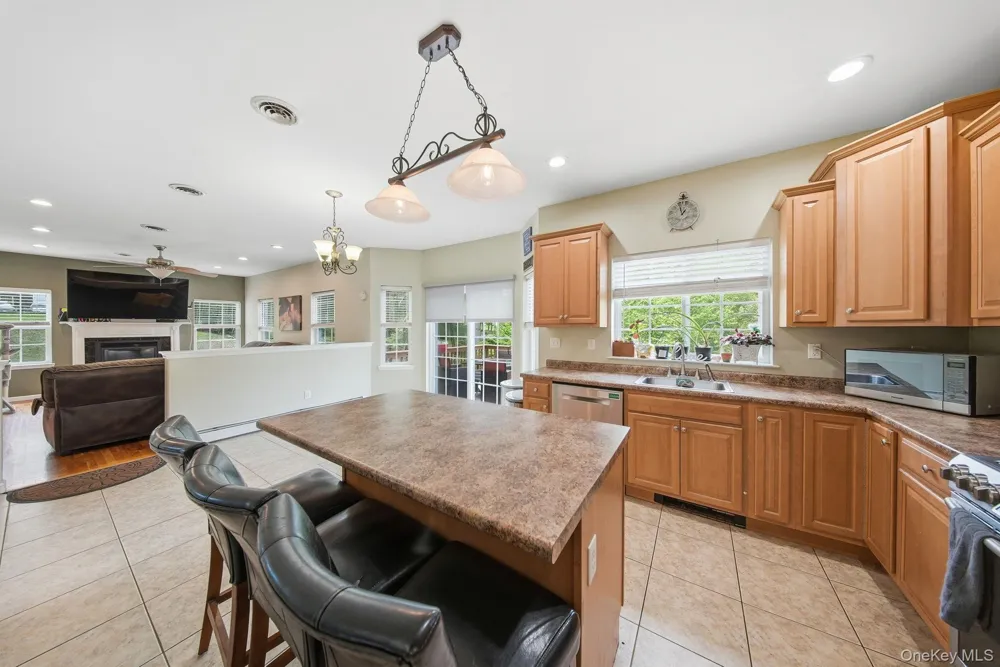16 Plymouth Lane Rock Hill, NY 12775