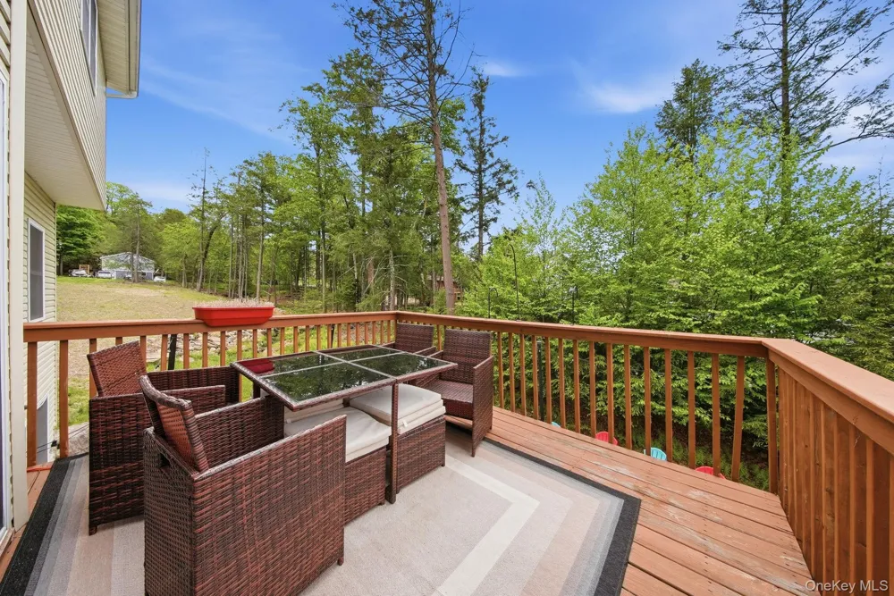 16 Plymouth Lane Rock Hill, NY 12775