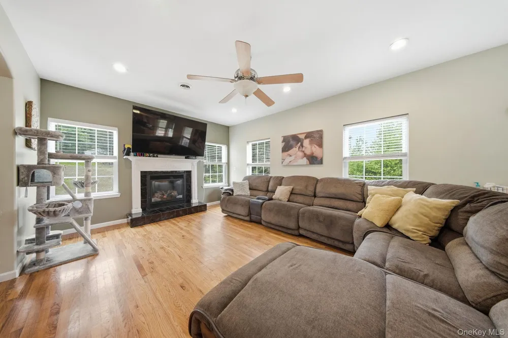 16 Plymouth Lane Rock Hill, NY 12775