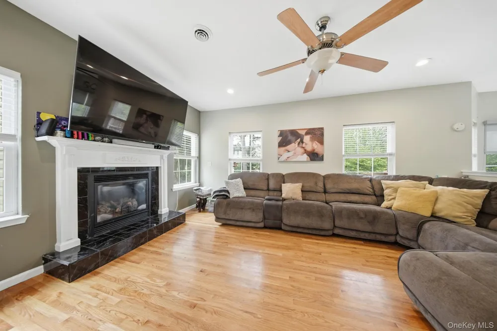 16 Plymouth Lane Rock Hill, NY 12775