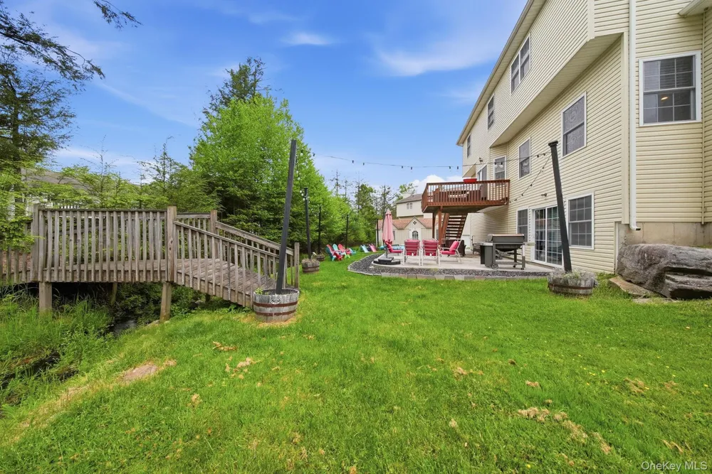 16 Plymouth Lane Rock Hill, NY 12775