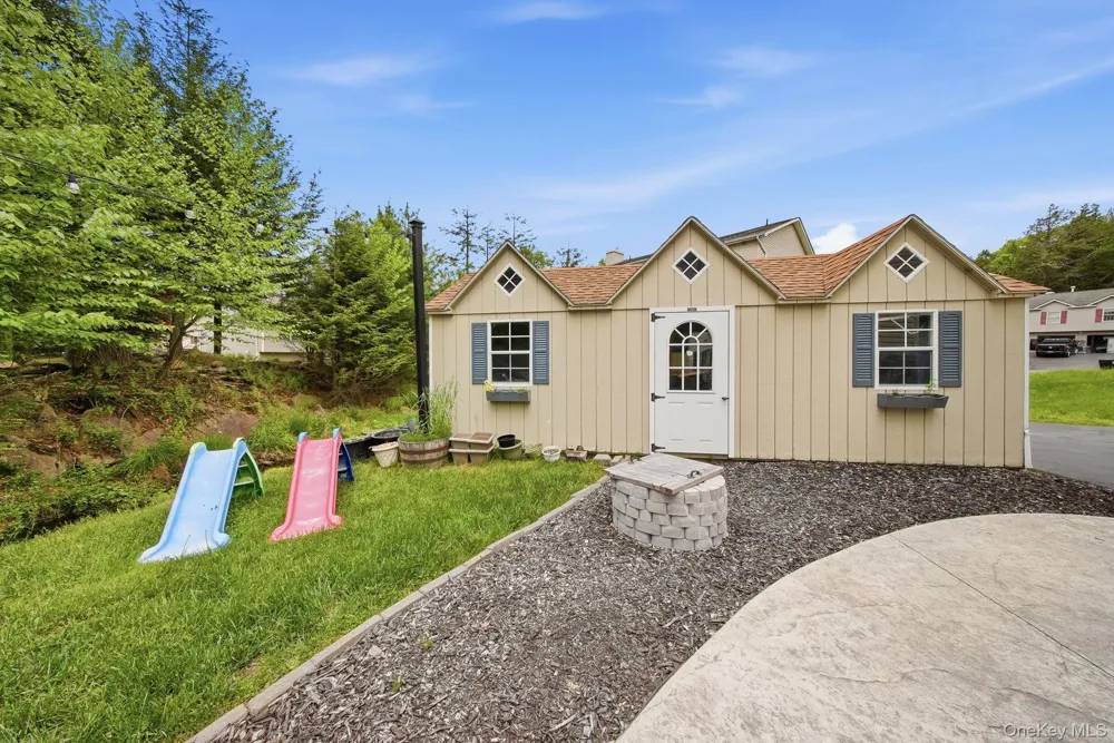 16 Plymouth Lane Rock Hill, NY 12775