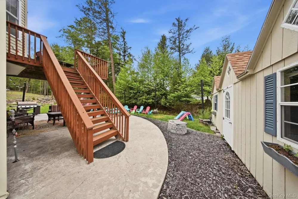 16 Plymouth Lane Rock Hill, NY 12775