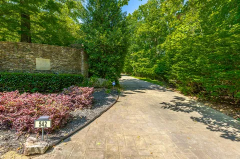 542 Turnberry Lane