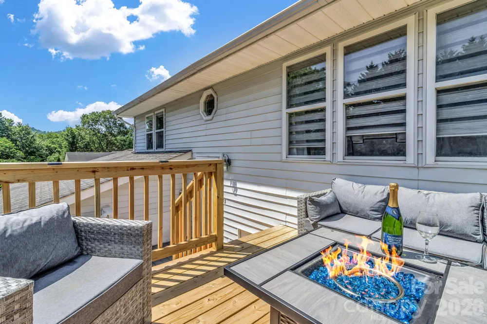 13 Spring Lake Drive Fletcher, NC 28732