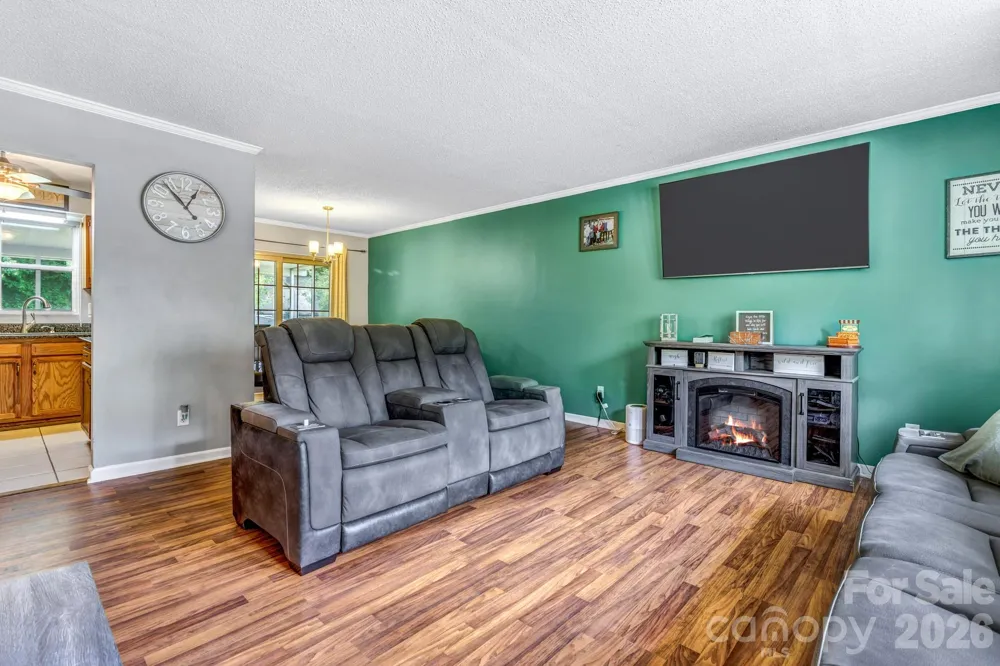 13 Spring Lake Drive Fletcher, NC 28732