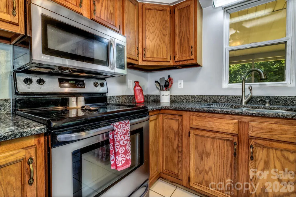 13 Spring Lake Drive Fletcher, NC 28732