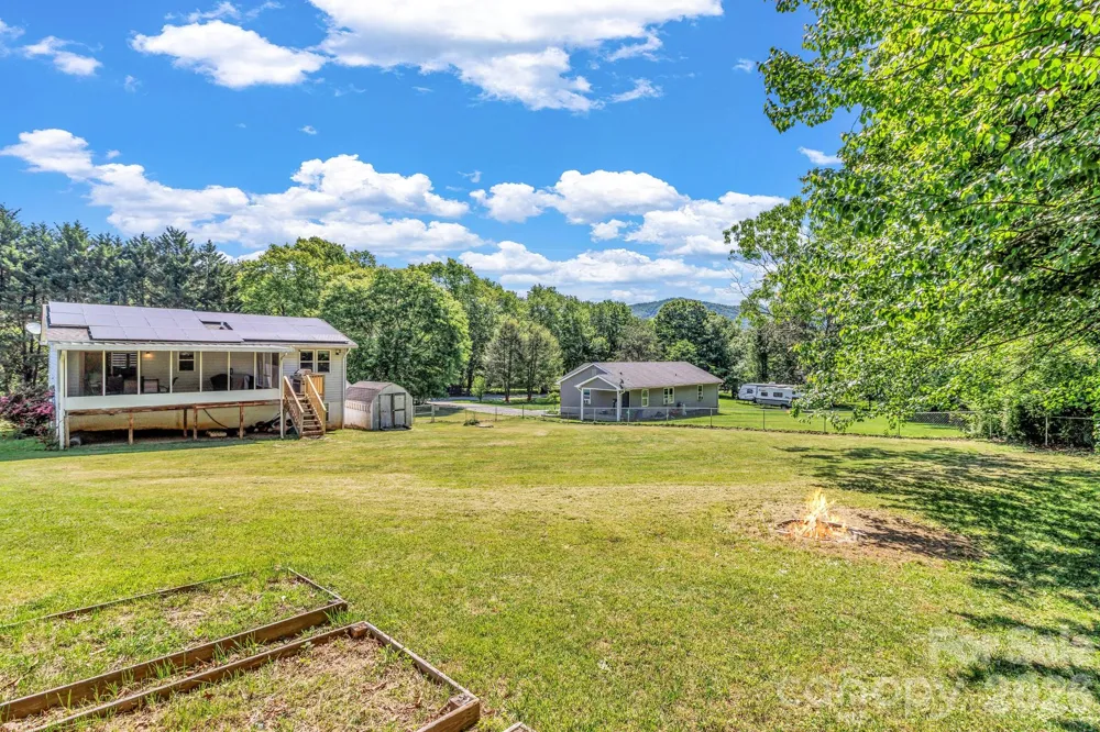 13 Spring Lake Drive Fletcher, NC 28732