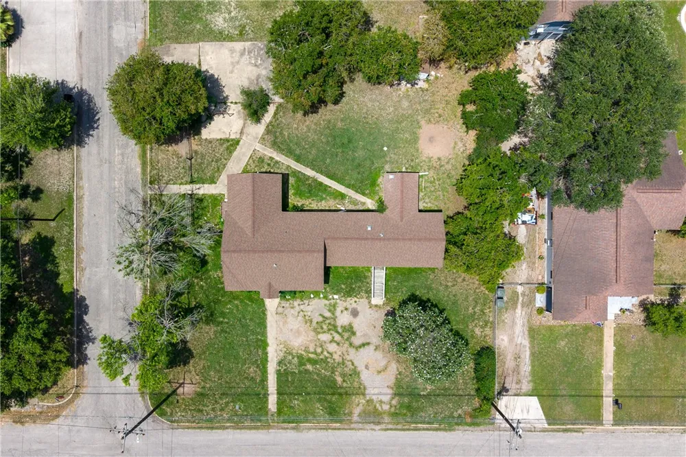 801 E 1st Street Alice, TX 78332