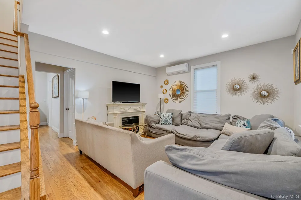 15 Northridge Street Huntington Station, NY 11746