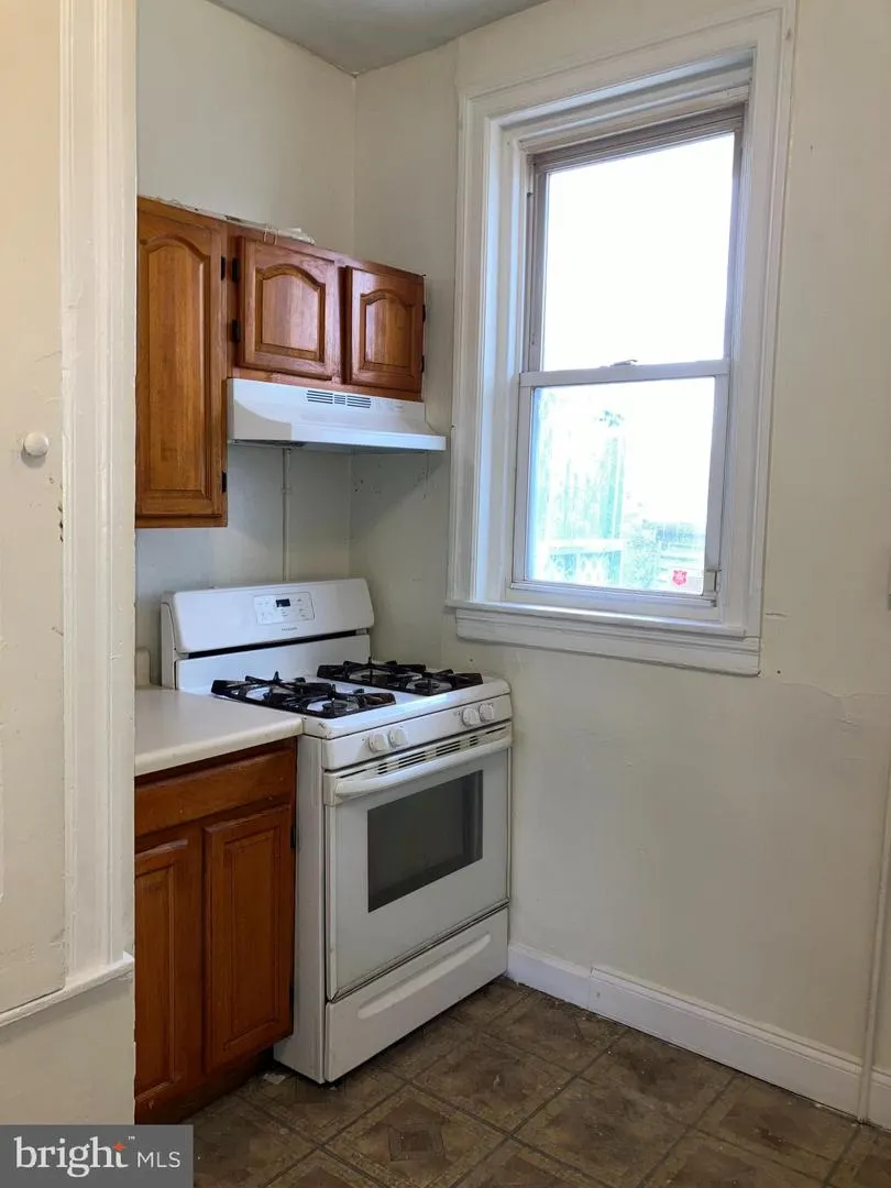 1512 W RUSCOMB STREET Philadelphia, PA 19141