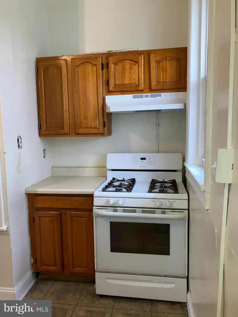1512 W RUSCOMB STREET Philadelphia, PA 19141