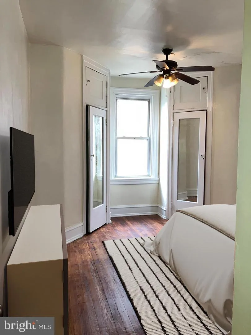 1512 W RUSCOMB STREET Philadelphia, PA 19141