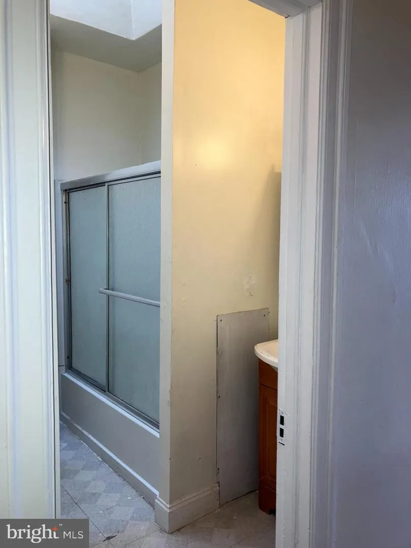 1512 W RUSCOMB STREET Philadelphia, PA 19141
