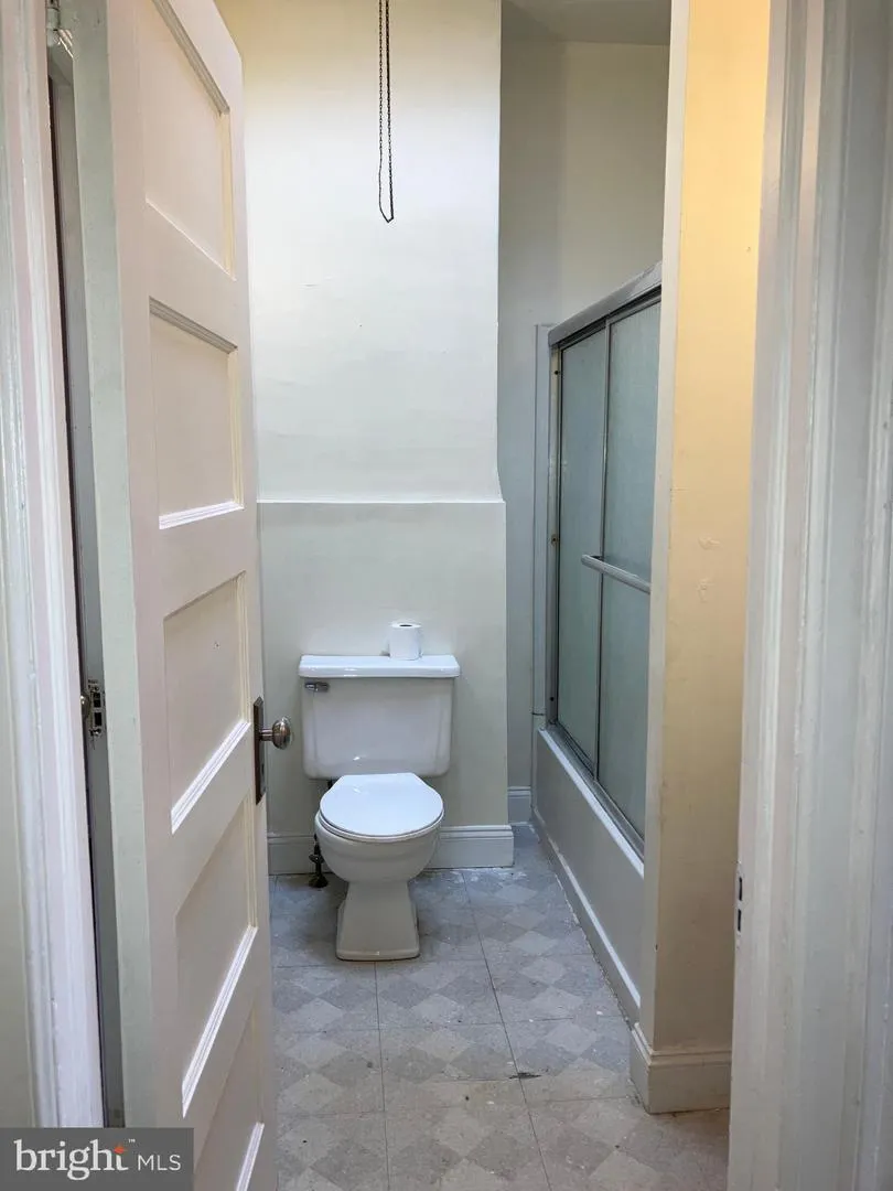 1512 W RUSCOMB STREET Philadelphia, PA 19141