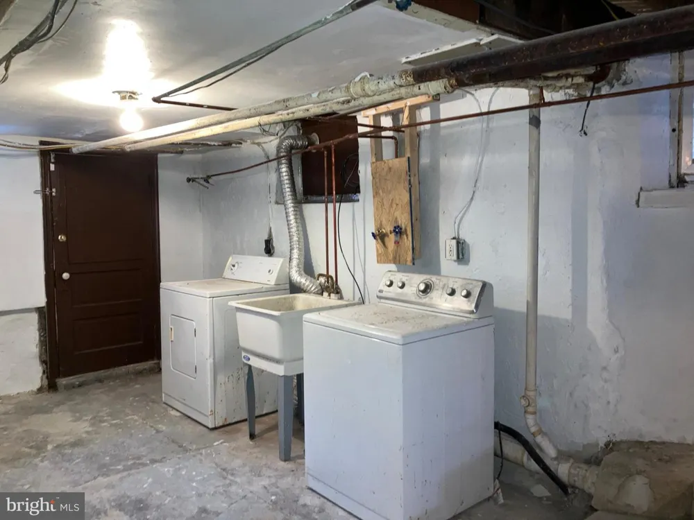 1512 W RUSCOMB STREET Philadelphia, PA 19141