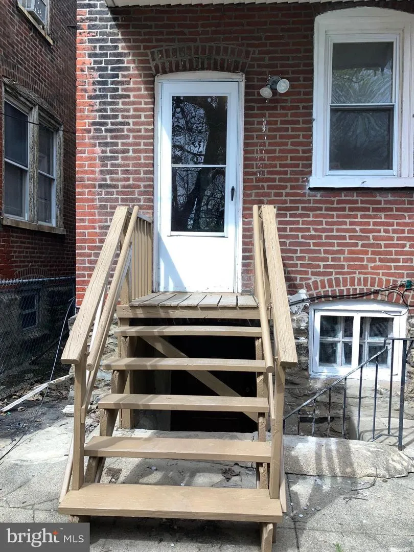 1512 W RUSCOMB STREET Philadelphia, PA 19141