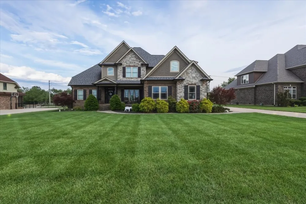 82 Pikes Peak Way Bowling Green, KY 42104