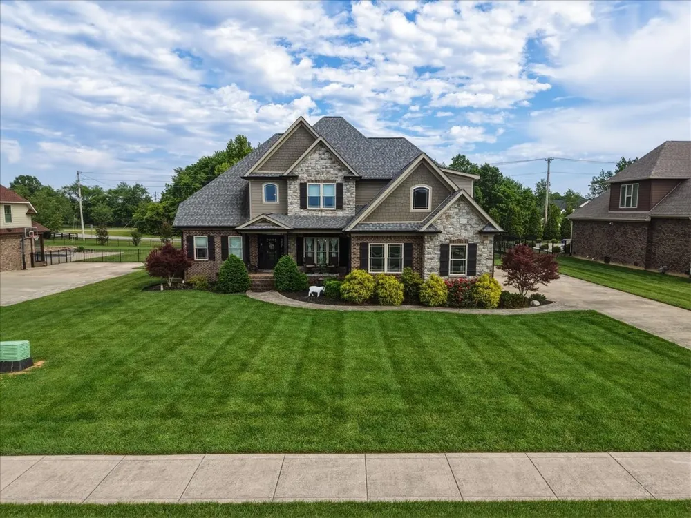 82 Pikes Peak Way Bowling Green, KY 42104