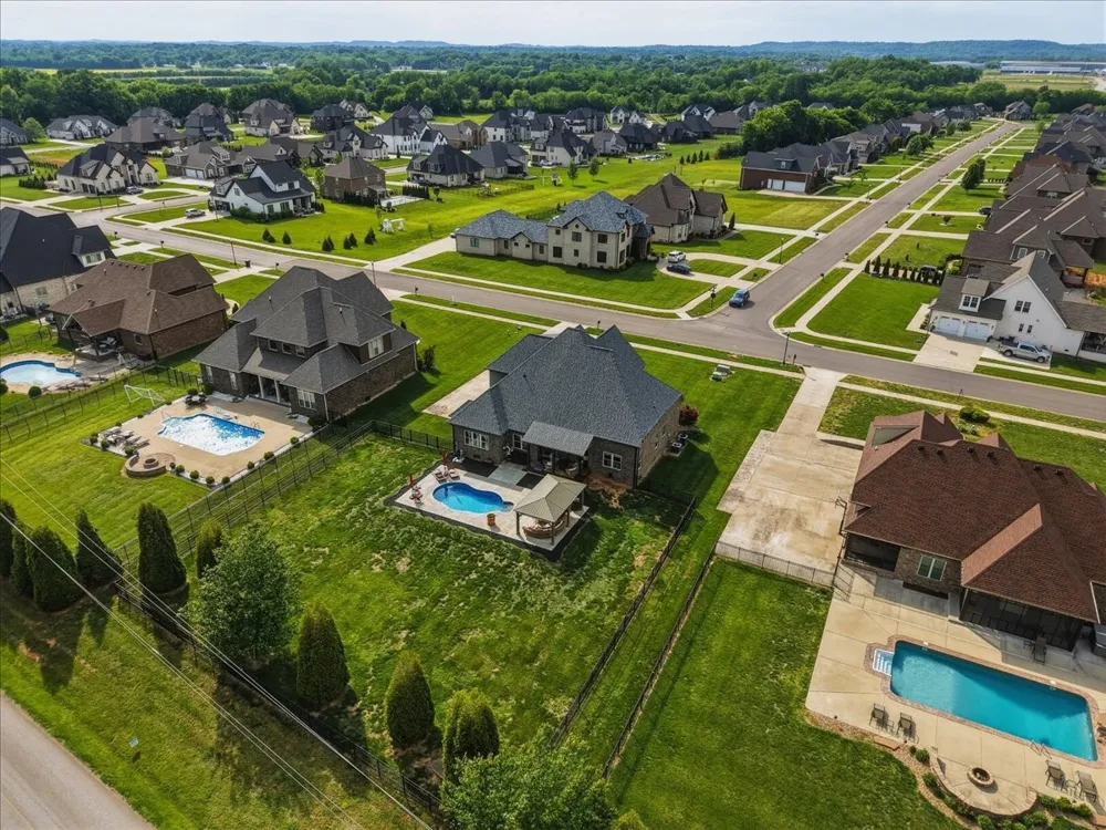 82 Pikes Peak Way Bowling Green, KY 42104