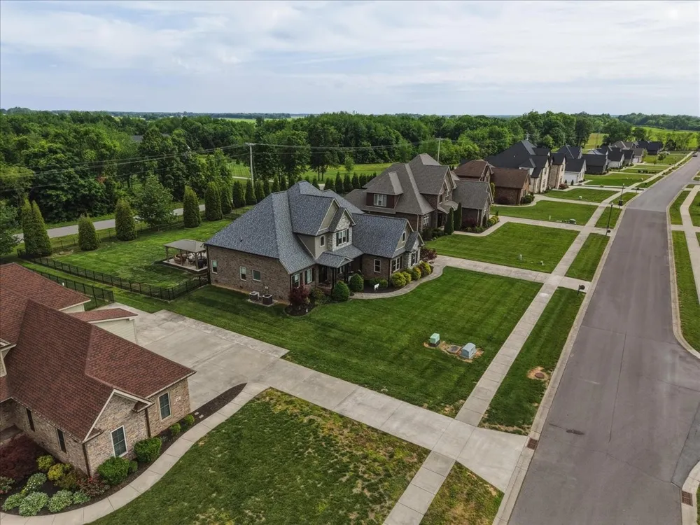 82 Pikes Peak Way Bowling Green, KY 42104