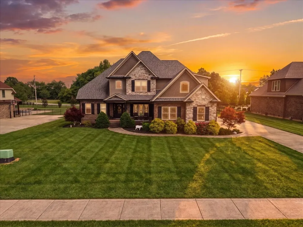 82 Pikes Peak Way Bowling Green, KY 42104