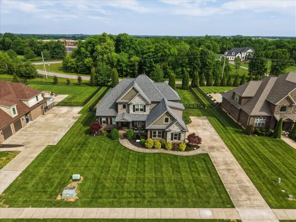 82 Pikes Peak Way Bowling Green, KY 42104