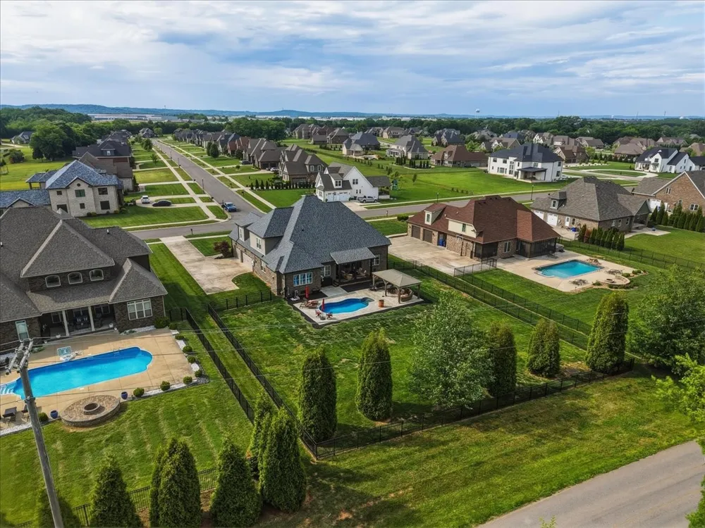 82 Pikes Peak Way Bowling Green, KY 42104