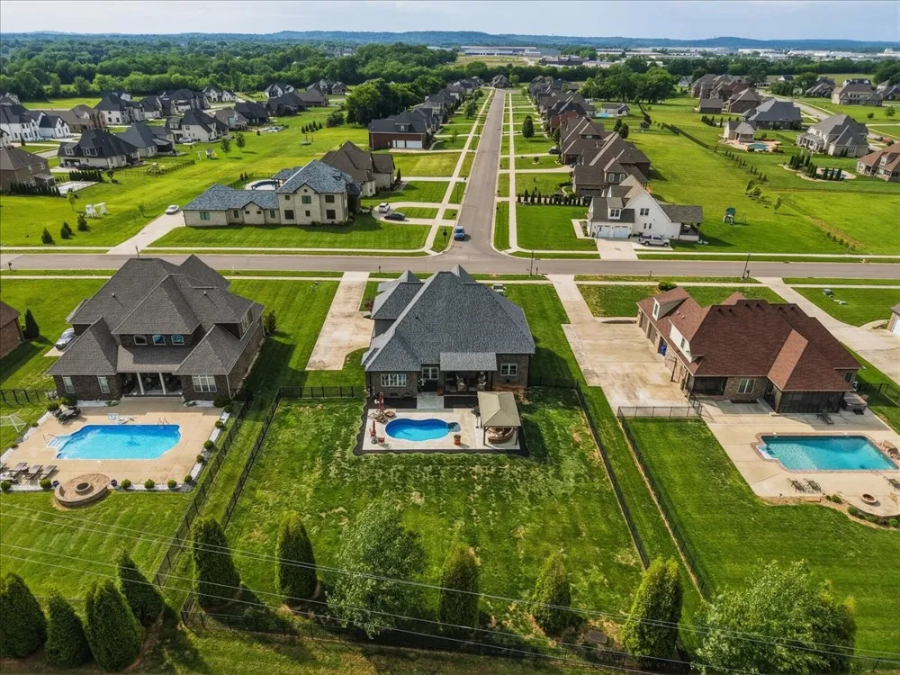 82 Pikes Peak Way Bowling Green, KY 42104
