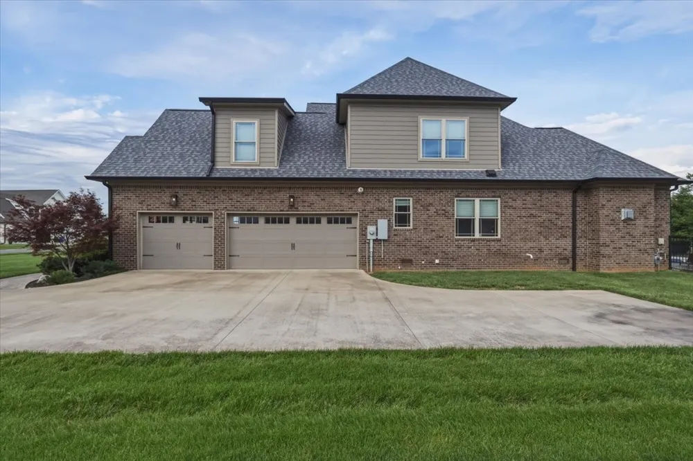82 Pikes Peak Way Bowling Green, KY 42104