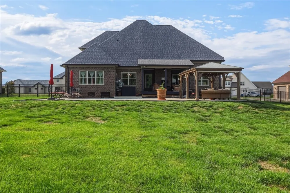 82 Pikes Peak Way Bowling Green, KY 42104