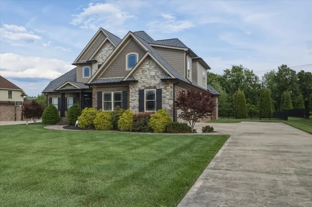 82 Pikes Peak Way Bowling Green, KY 42104
