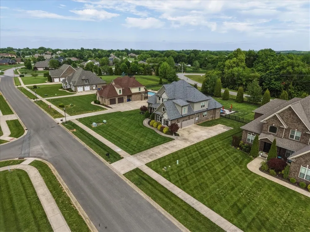 82 Pikes Peak Way Bowling Green, KY 42104