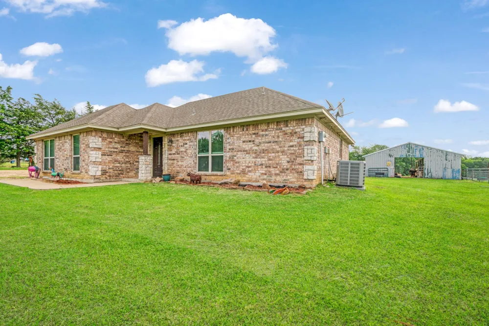 1890 County Road 34520 Sumner, TX 75486