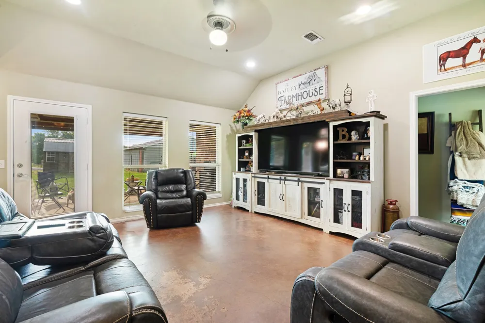 1890 County Road 34520 Sumner, TX 75486