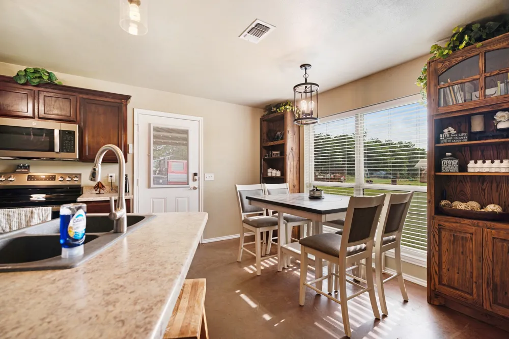1890 County Road 34520 Sumner, TX 75486