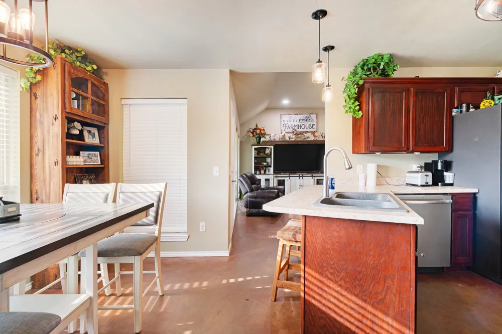 1890 County Road 34520 Sumner, TX 75486